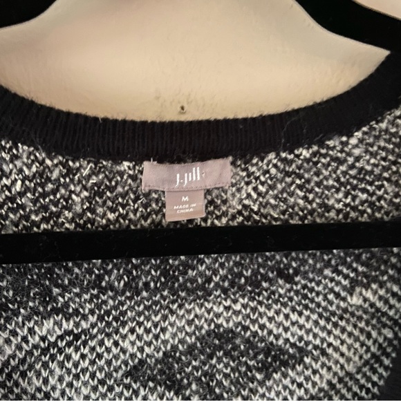 J. Jill • Aztec Tribal Texture Heavy Knit Button Up Black and White Cardigan - Picture 4 of 12